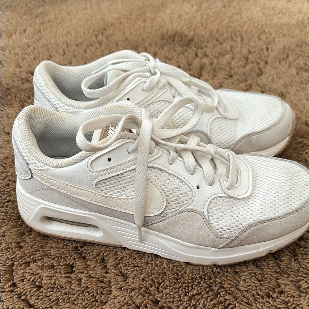 Women’s Nike air sneakers size 8